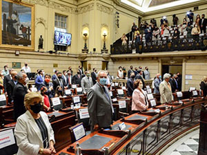 Câmara instala 11ª legislatura com posse dos 51 vereadores eleitos