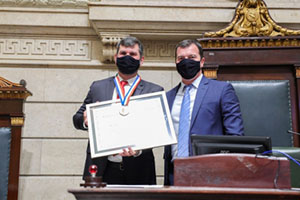 Presidente da Asserj é homenageado na Câmara Municipal do Rio.