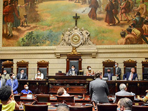 Suplentes assumem mandato no Legislativo Carioca