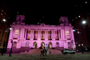 Palácio Pedro Ernesto foi iluminado pelo dia da visibilidade lésbica